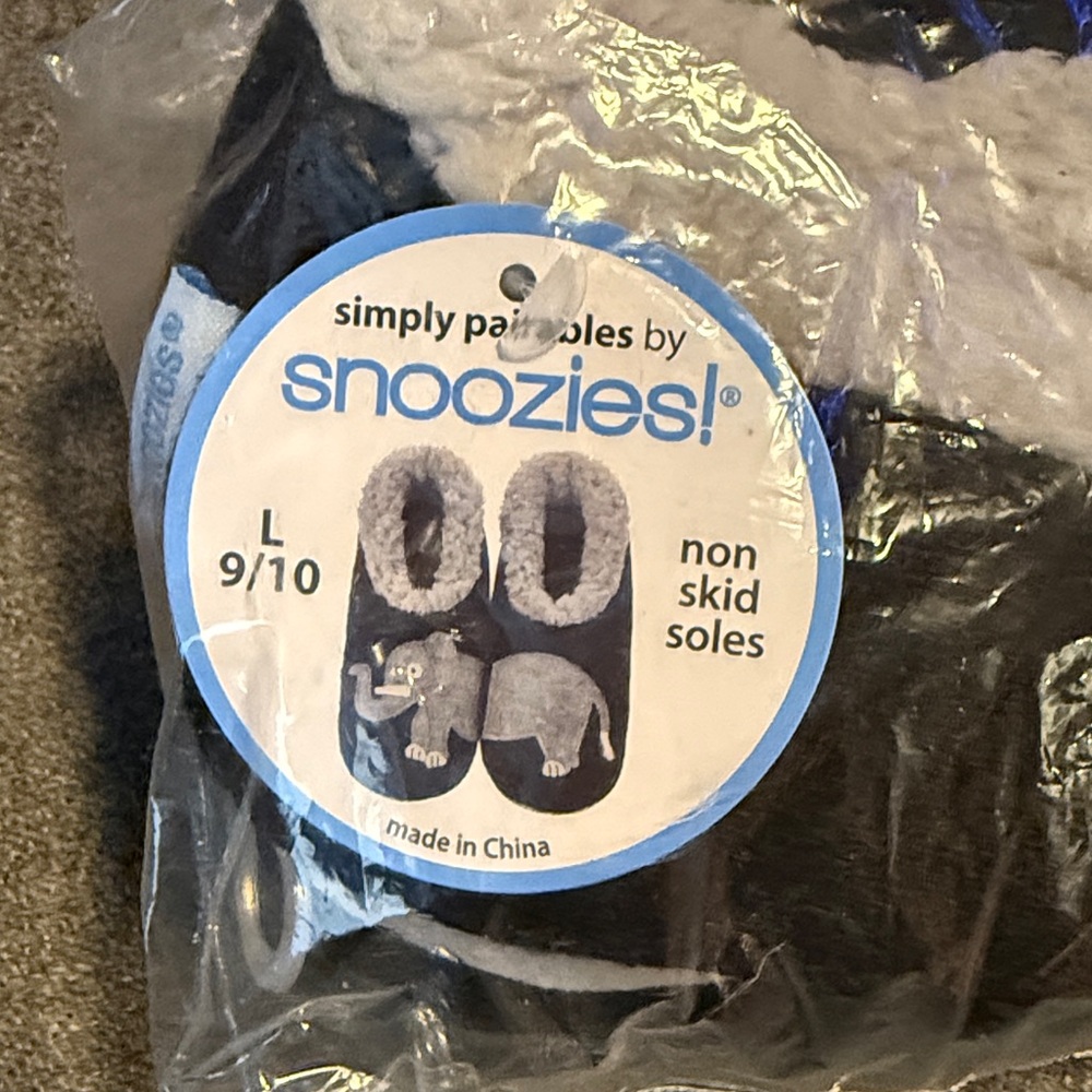 Snoozies elephant slippers, NWT, L, 9-10 - Picture 3 of 4